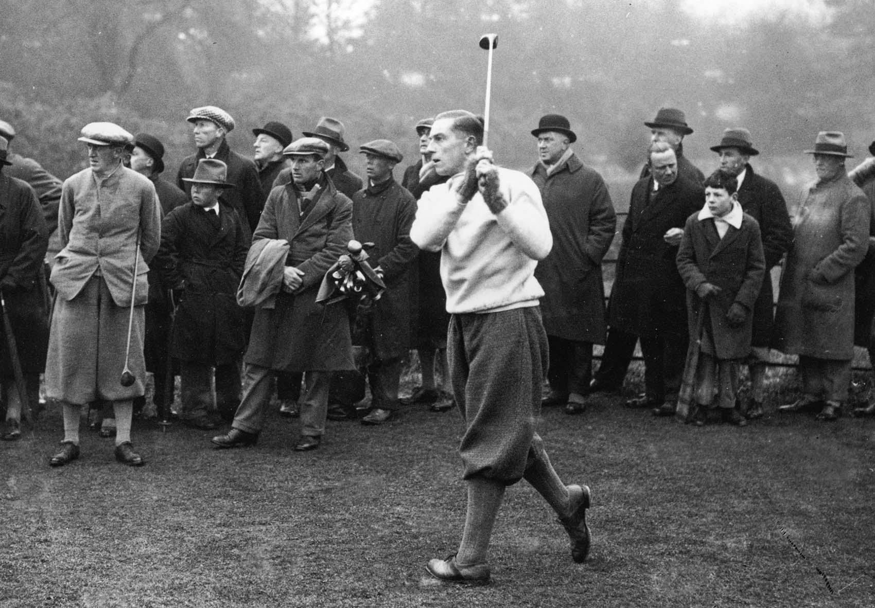 Henry Cotton, en acción durante un Open Championship