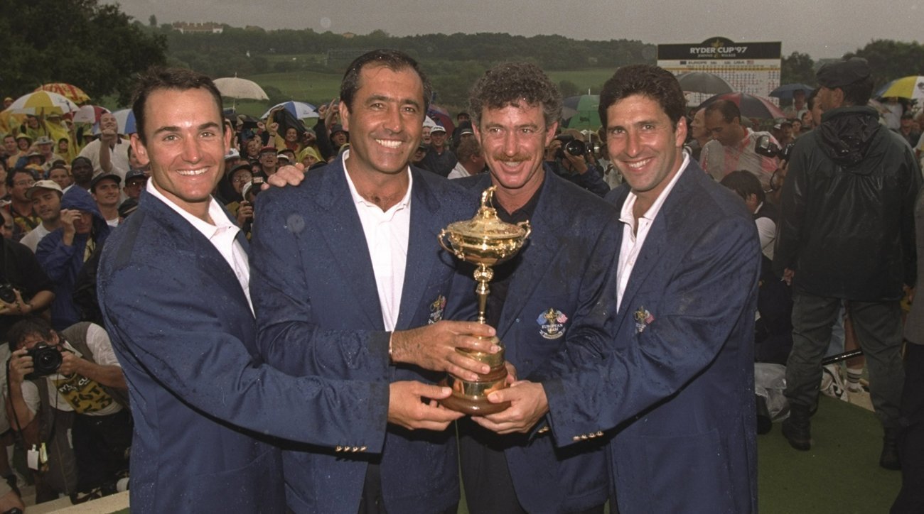 Nacho Garrido, Seve Ballesteros, Miguel Ángel Jiménez and José María Olazábal with the Ryder Cup (credit © Getty Images)