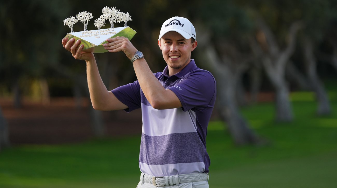 Matt Fitzpatrick with the Estrella Damm N.A. Andalucía Masters trophy (credit © Getty Images)